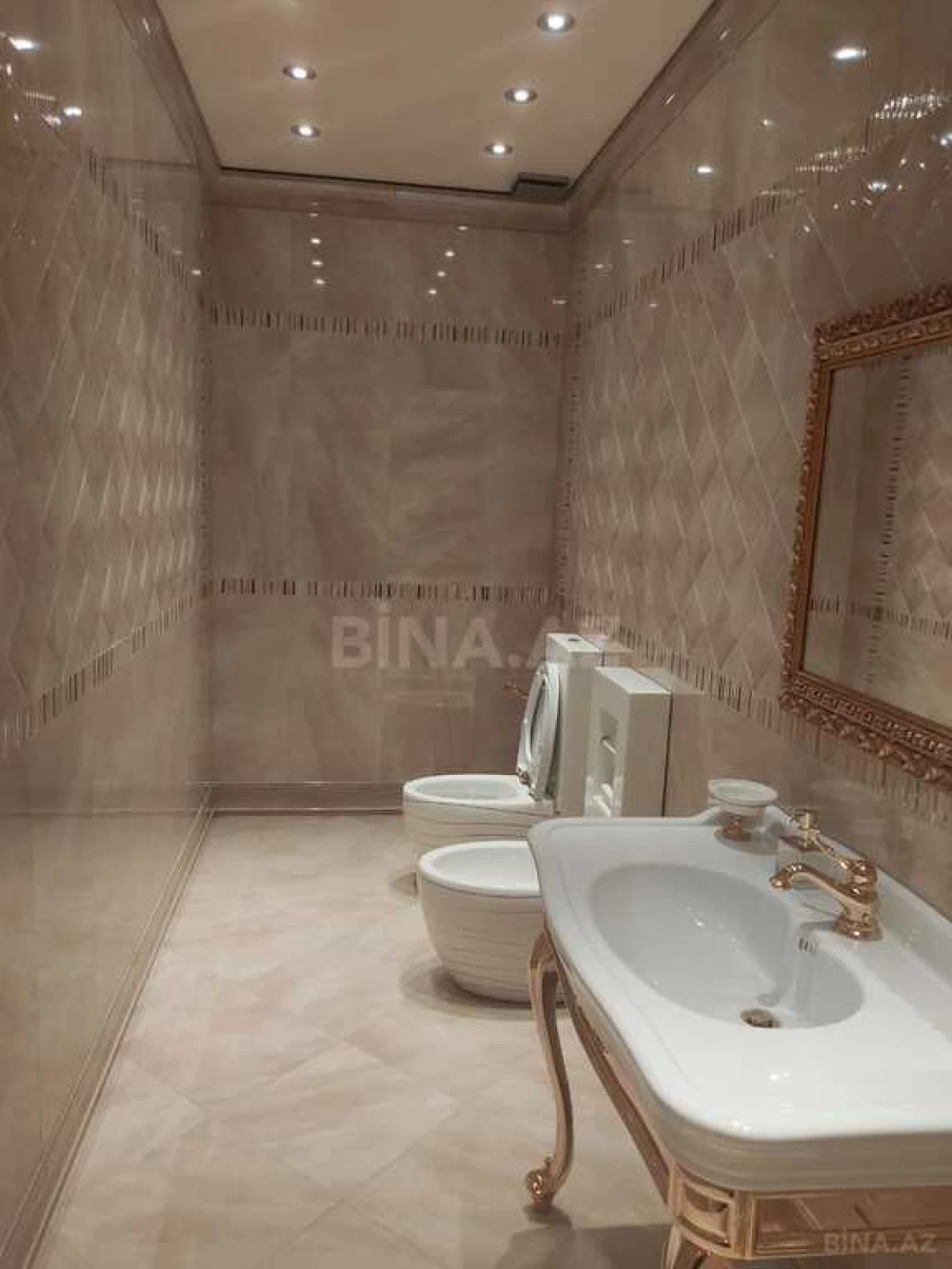 Satılır 5 otaqlı mənzil 400 m²