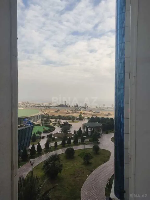 Satılır 5 otaqlı mənzil 400 m²