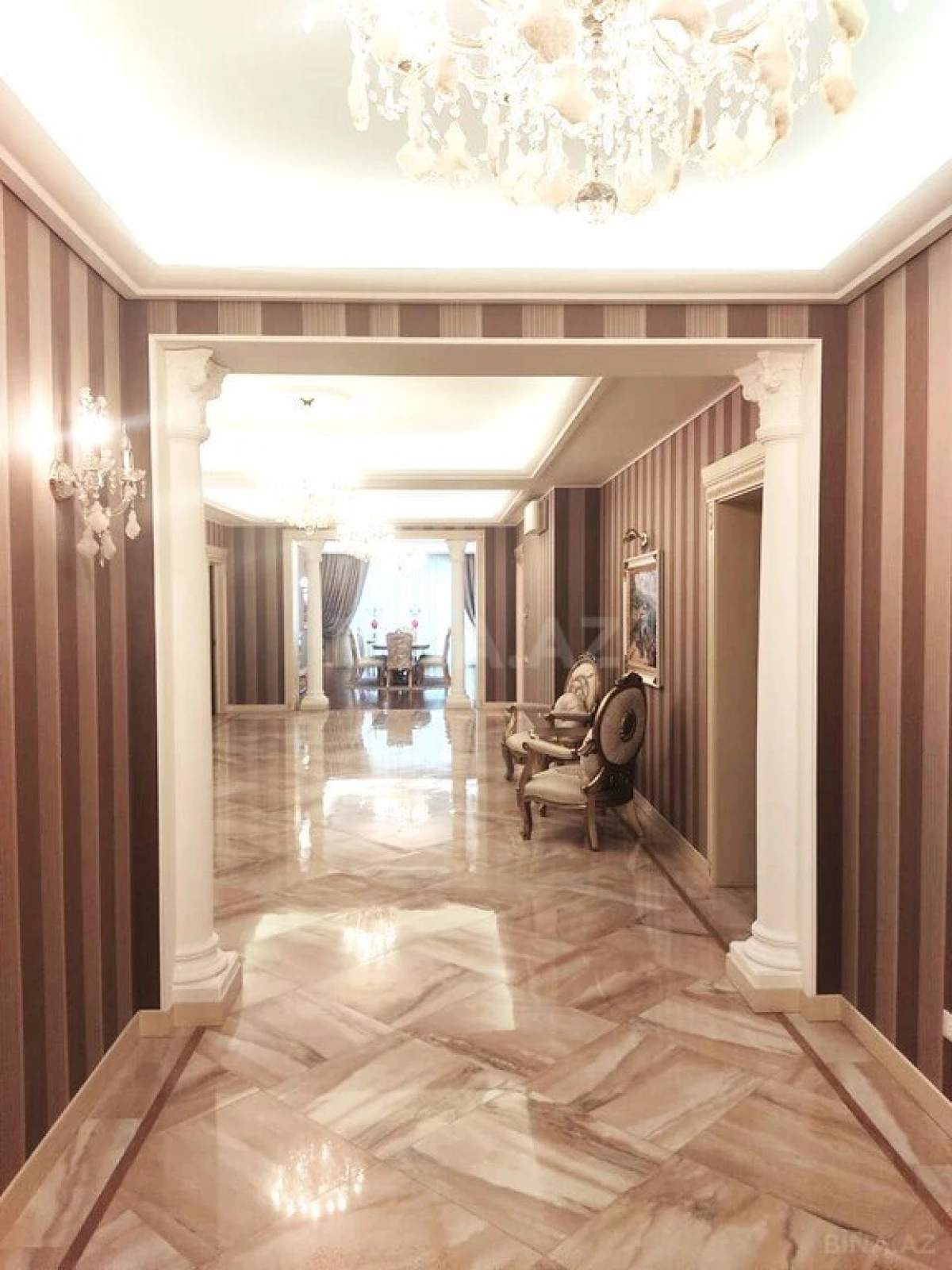 Satılır 5 otaqlı mənzil 400 m²