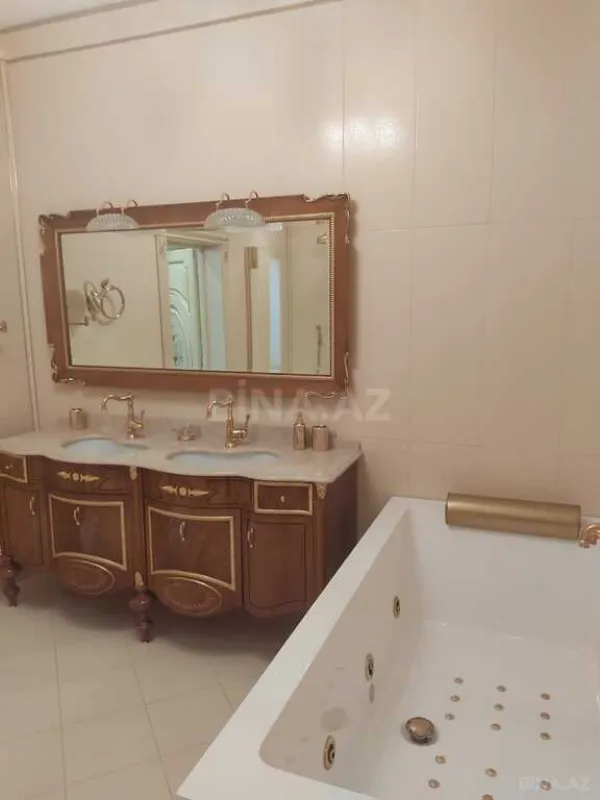 Satılır 5 otaqlı mənzil 400 m²