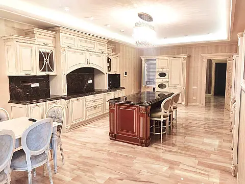 Satılır 5 otaqlı mənzil 400 m²