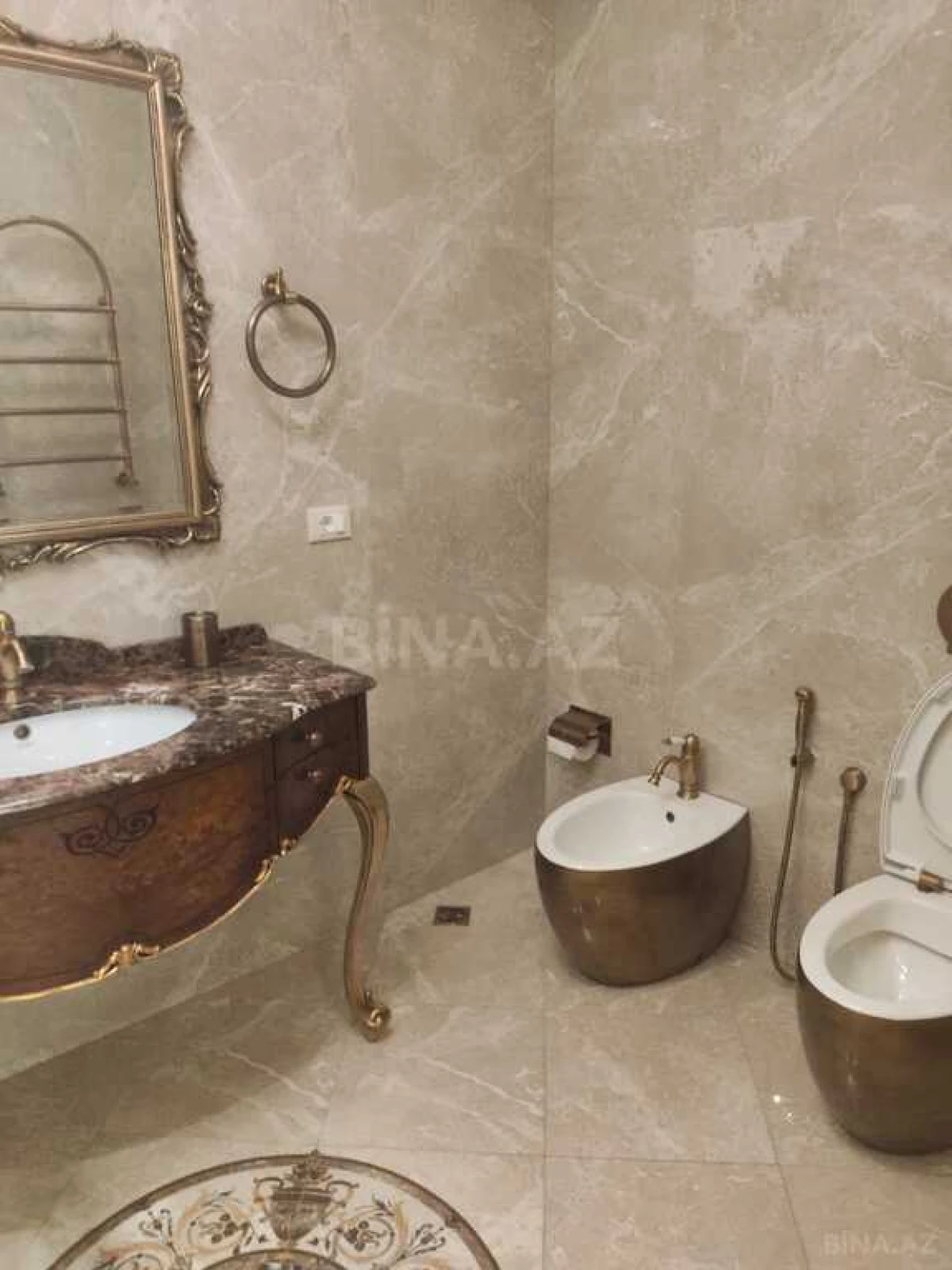 Satılır 5 otaqlı mənzil 400 m²