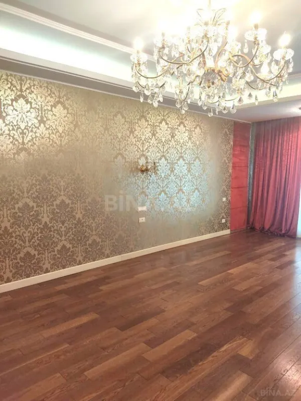 Satılır 5 otaqlı mənzil 400 m²