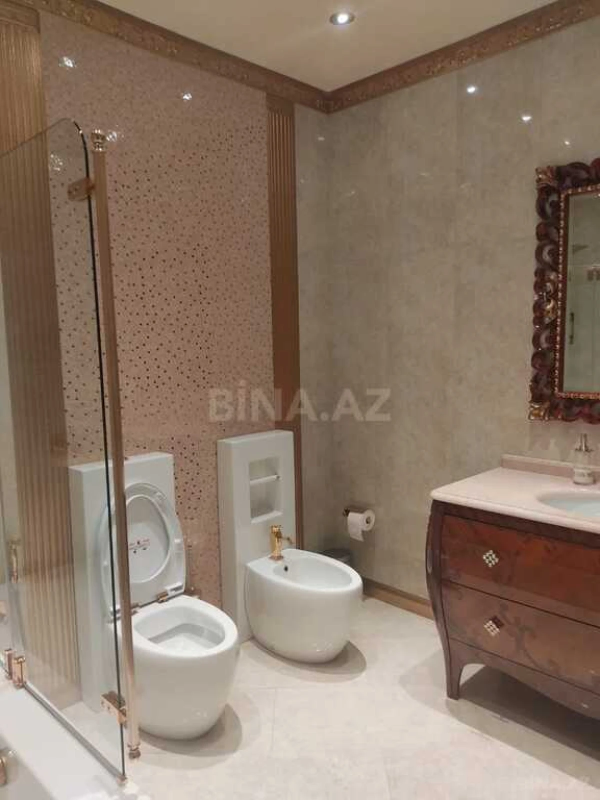 Satılır 5 otaqlı mənzil 400 m²