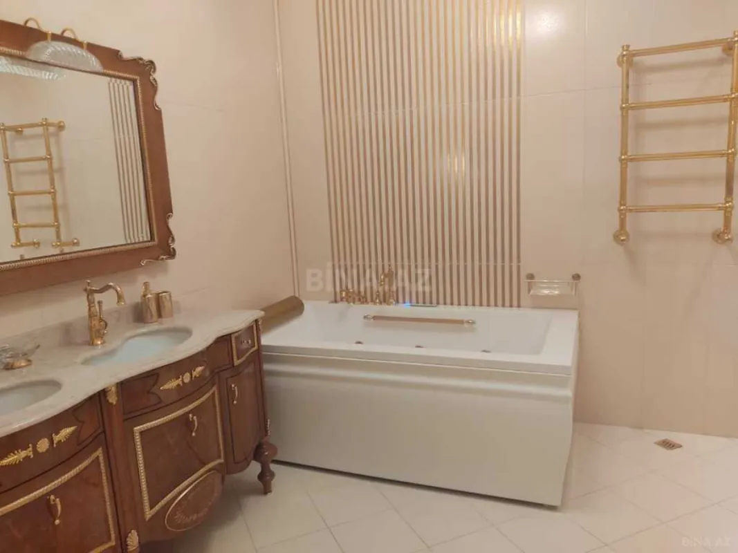 Satılır 5 otaqlı mənzil 400 m²