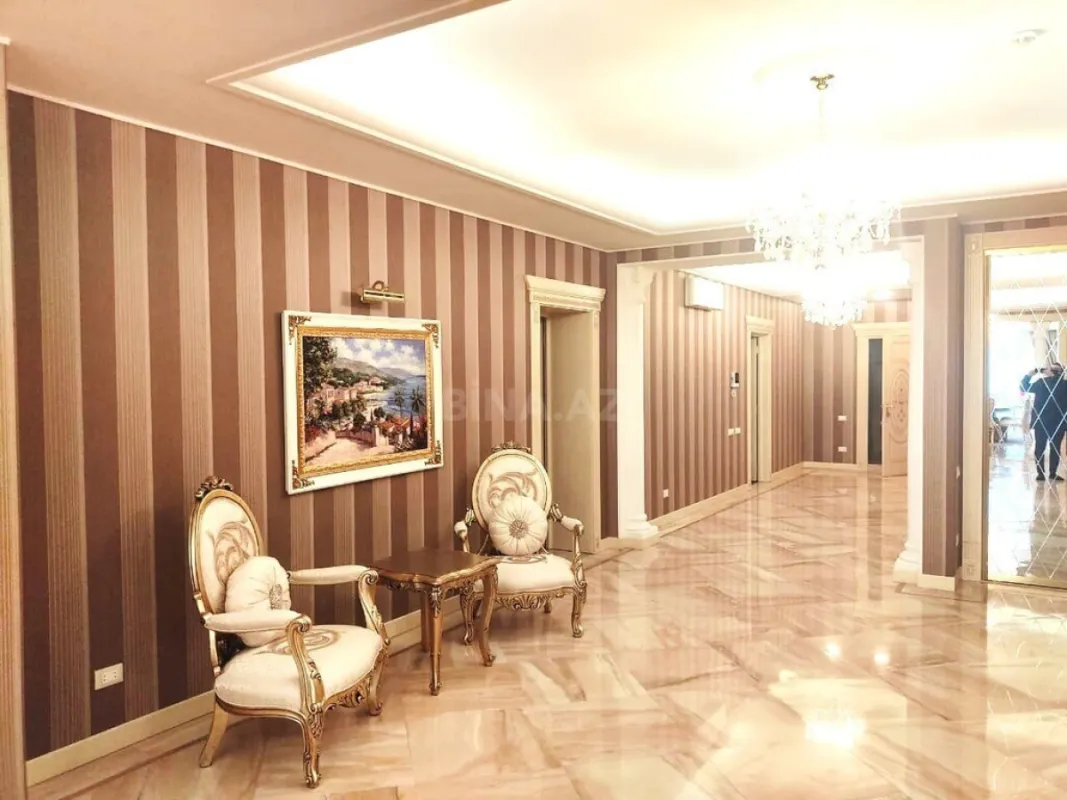 Satılır 5 otaqlı mənzil 400 m²