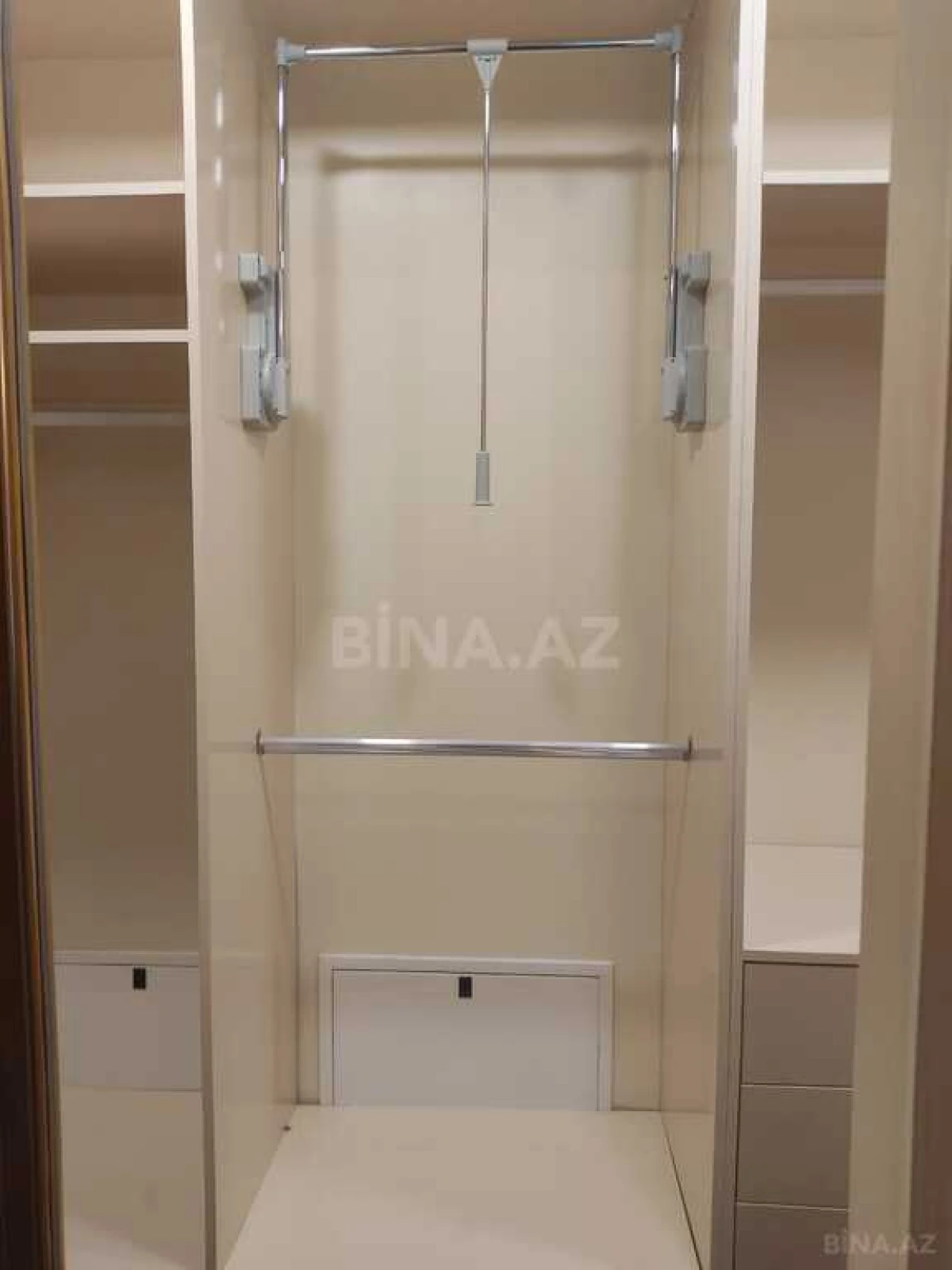 Satılır 5 otaqlı mənzil 400 m²