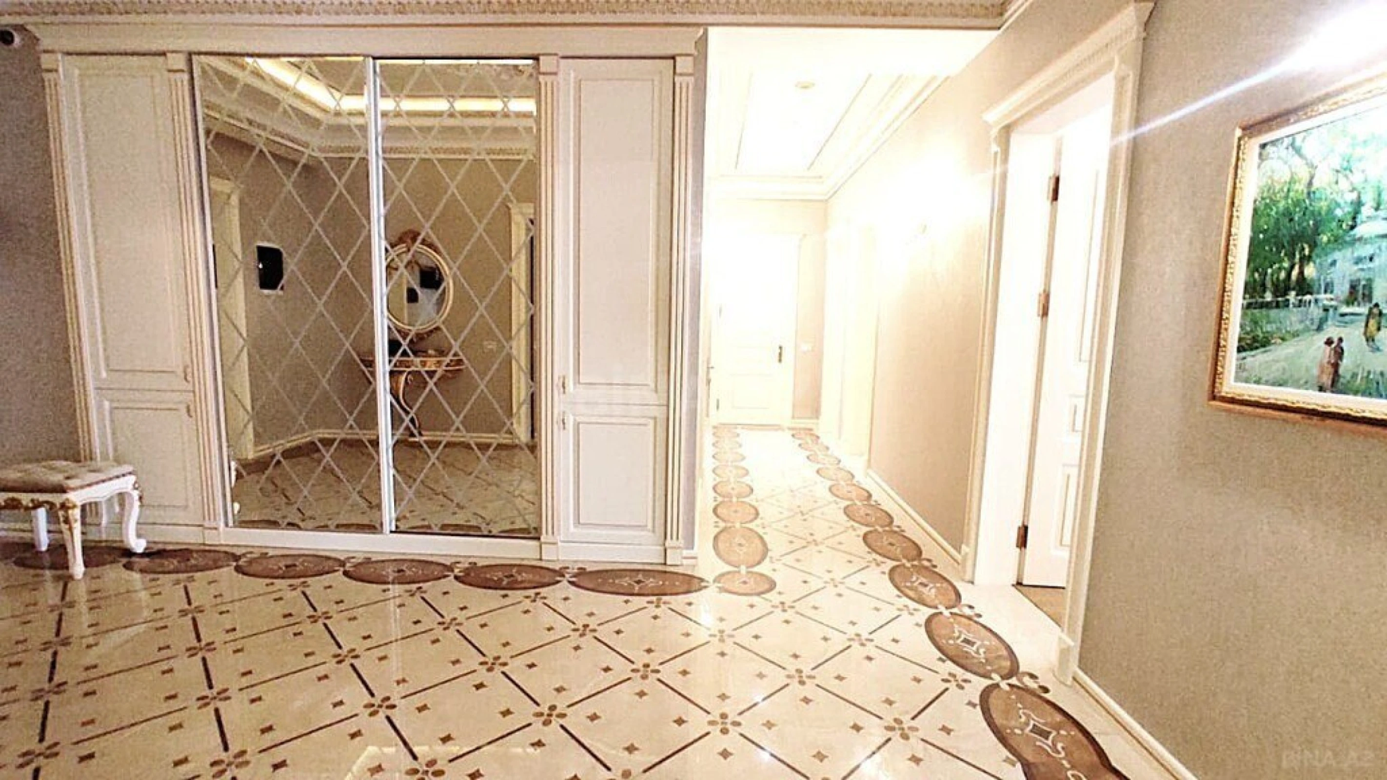 Satılır 4 otaqlı mənzil 240 m²