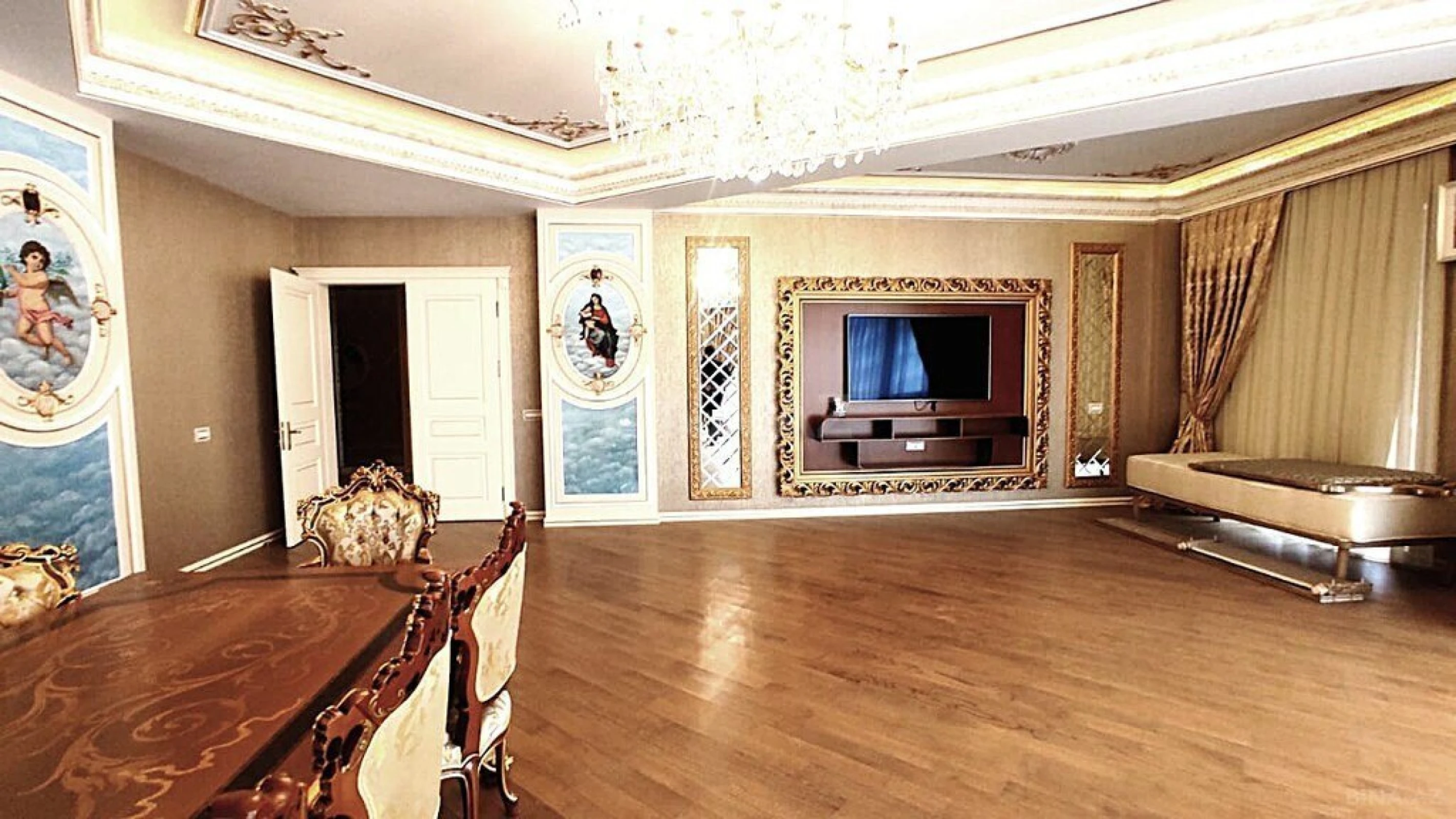 Satılır 4 otaqlı mənzil 240 m²