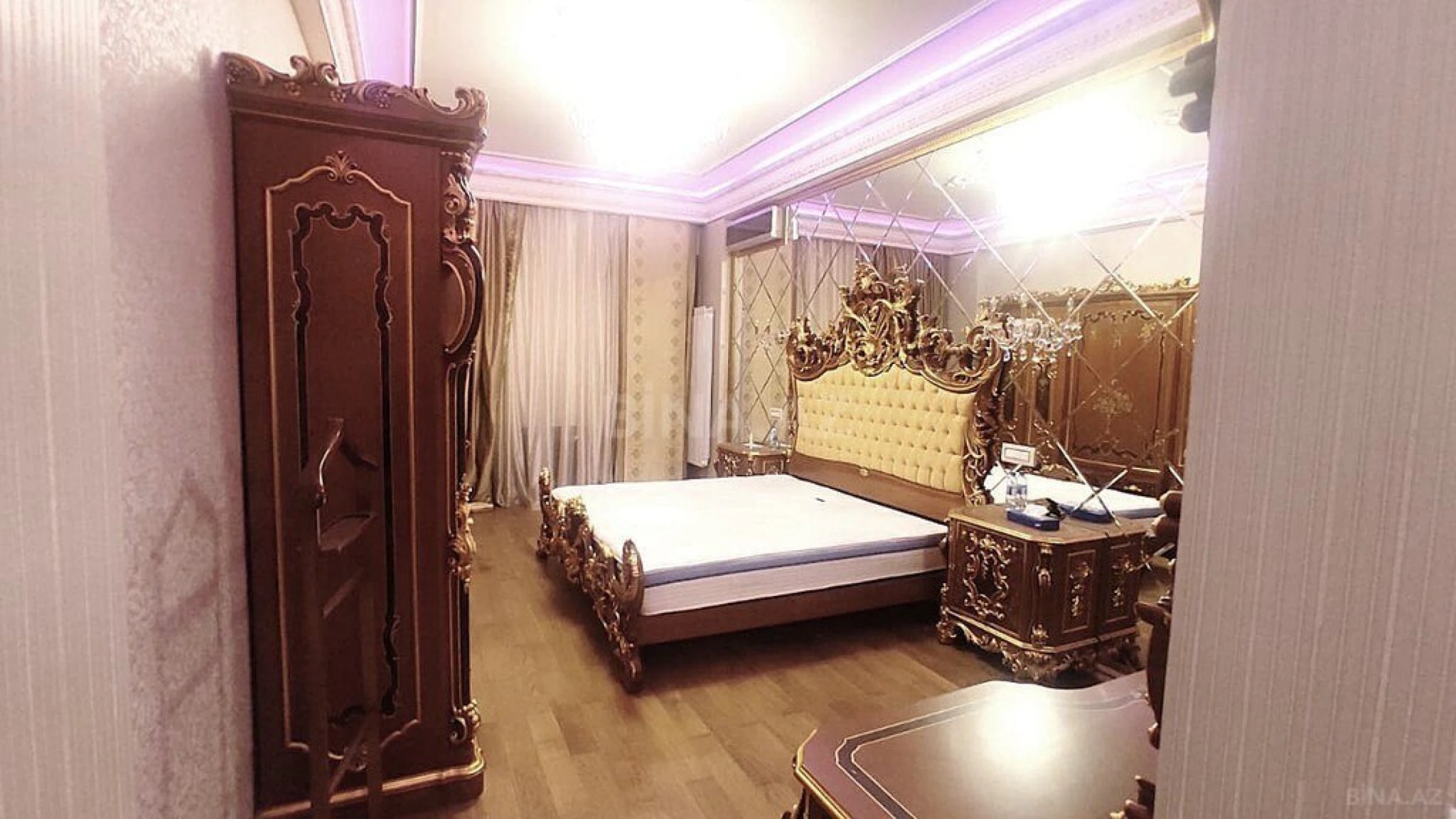 Satılır 4 otaqlı mənzil 240 m²