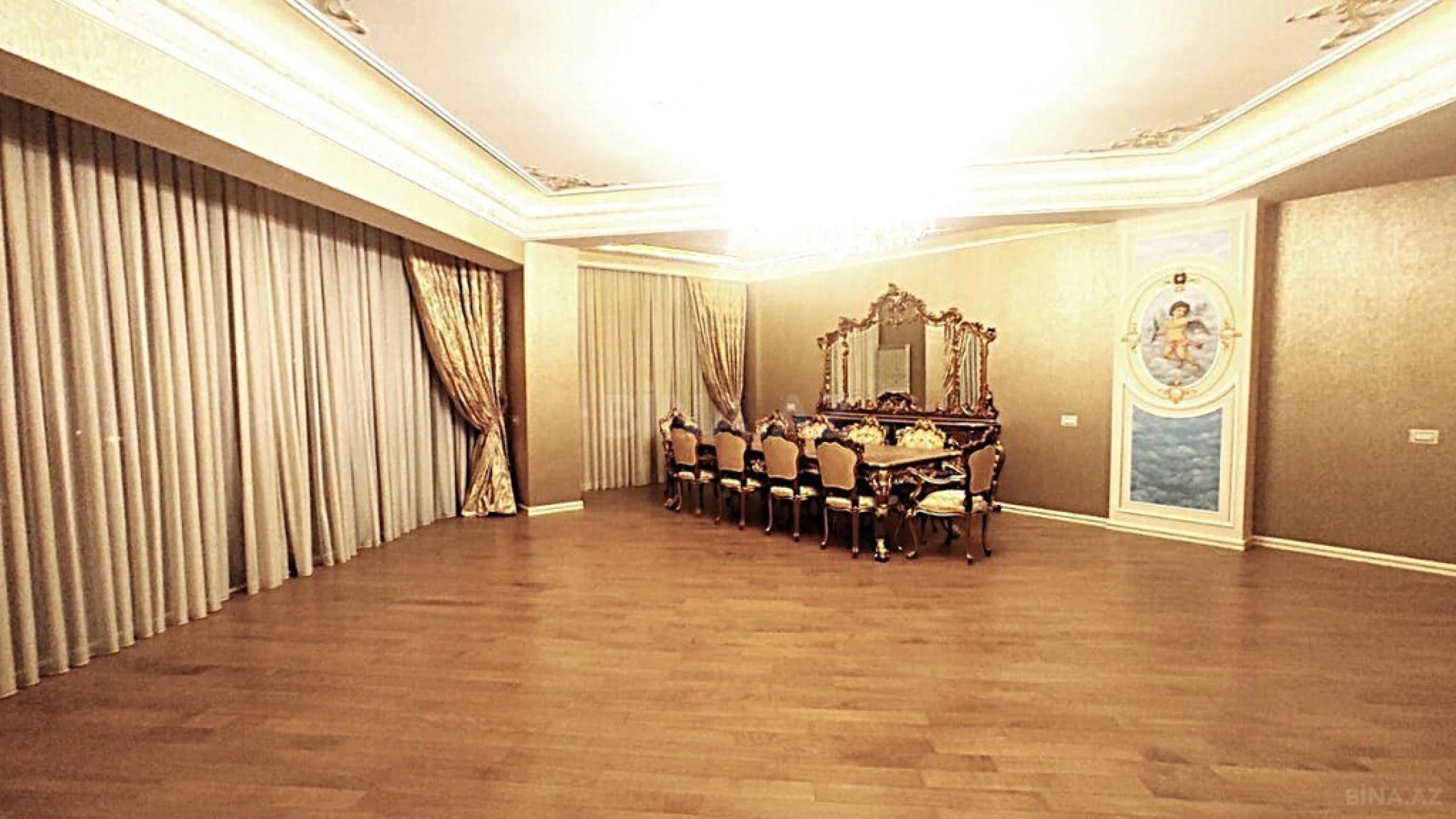 Satılır 4 otaqlı mənzil 240 m²