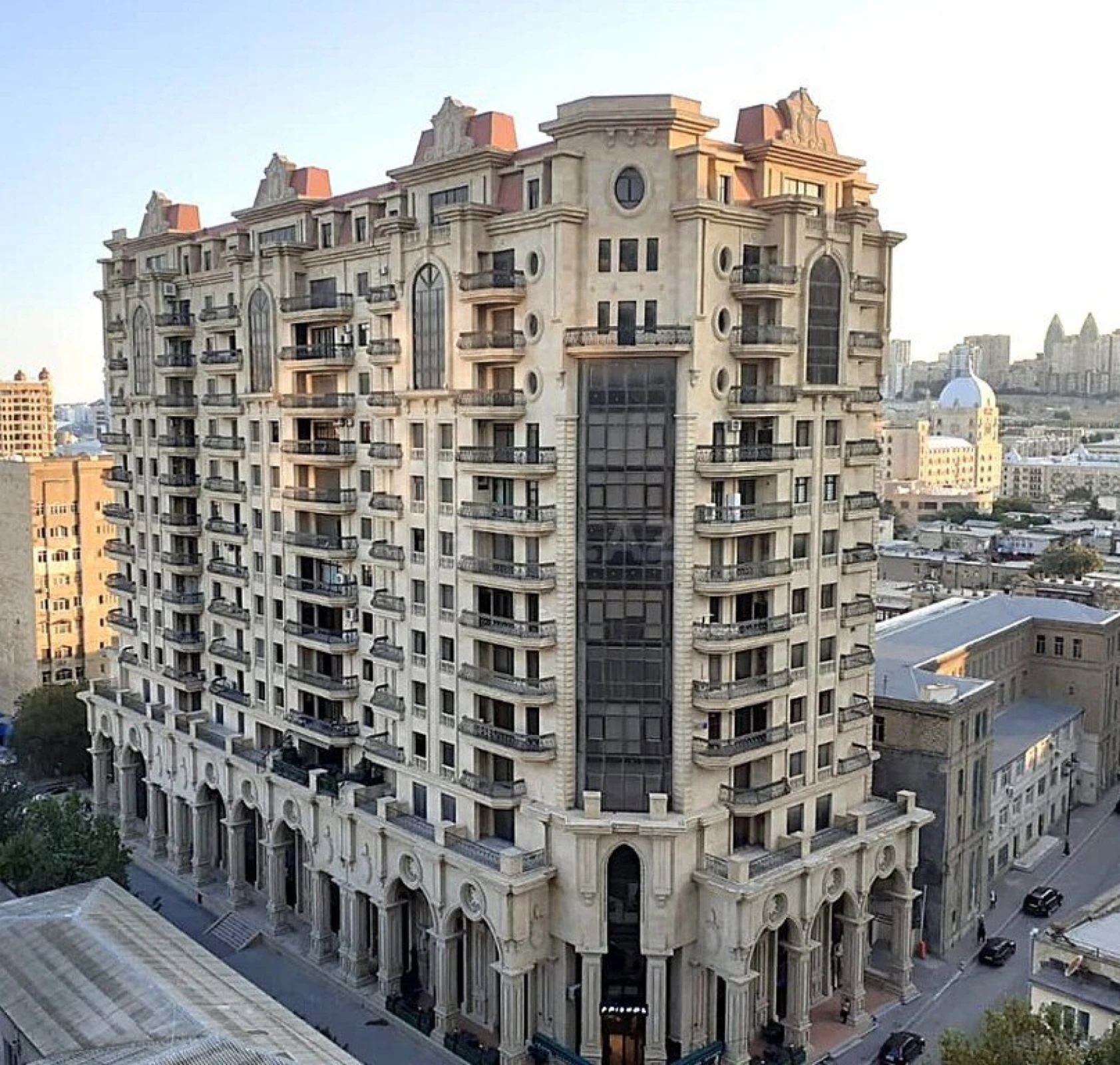 Satılır 4 otaqlı mənzil 240 m²