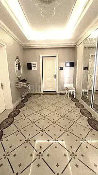 Satılır 4 otaqlı mənzil 240 m²