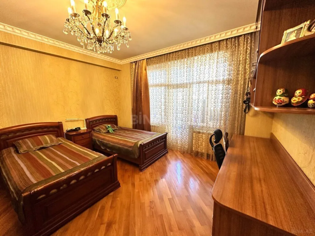 Satılır 3 otaqlı mənzil 130 m²