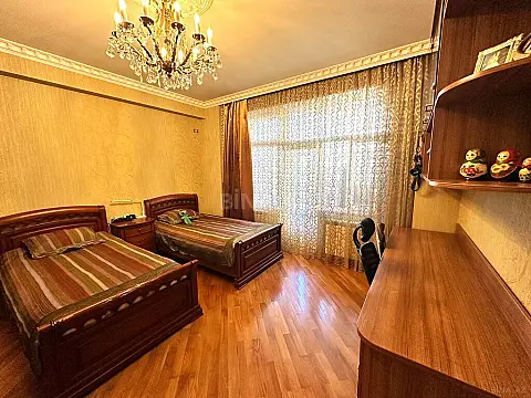 Satılır 3 otaqlı mənzil 130 m²