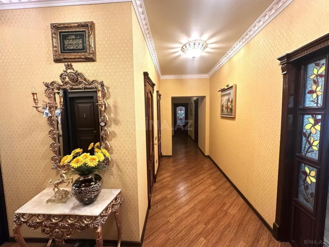 Satılır 3 otaqlı mənzil 130 m²