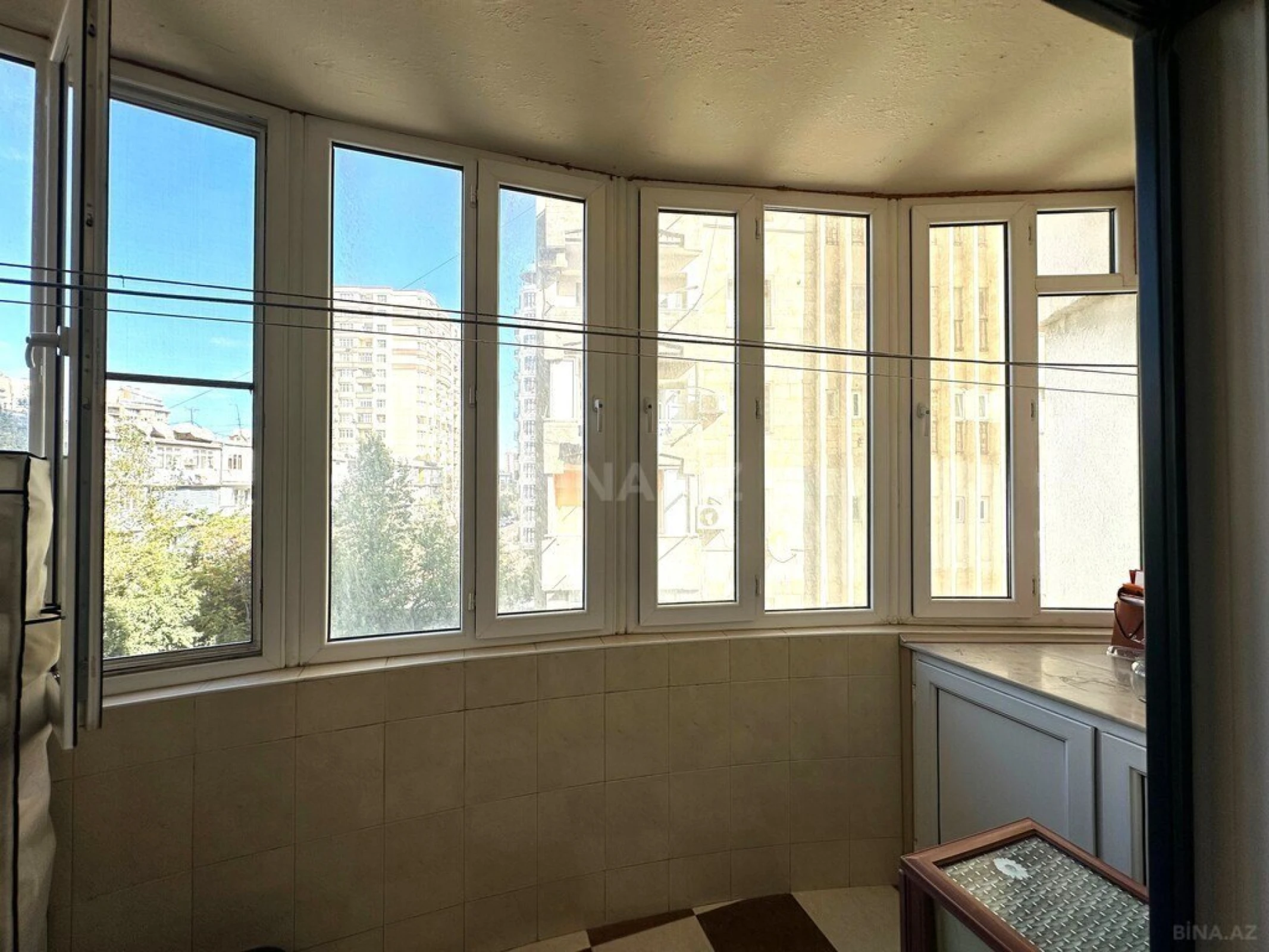 Satılır 3 otaqlı mənzil 130 m²