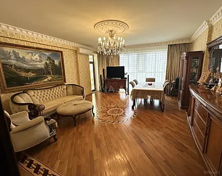 Satılır 3 otaqlı mənzil 130 m² — Bakı 3 otaq 130.00 m²