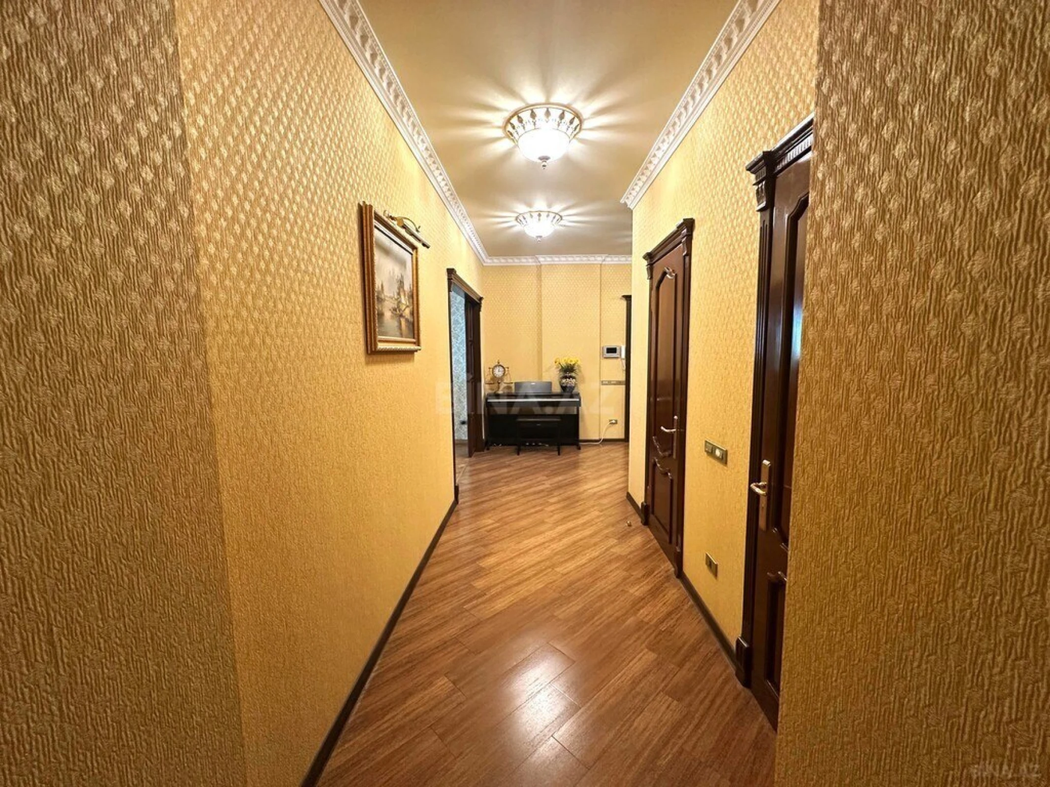 Satılır 3 otaqlı mənzil 130 m²