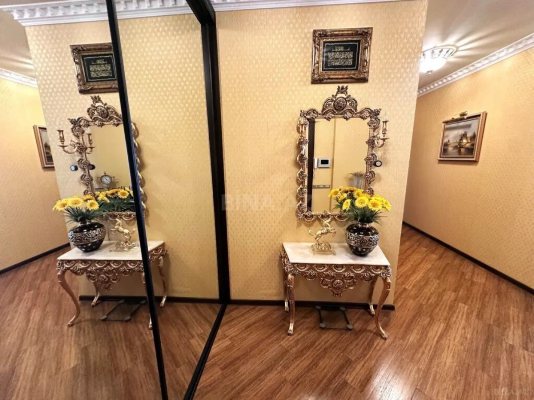 Satılır 3 otaqlı mənzil 130 m²