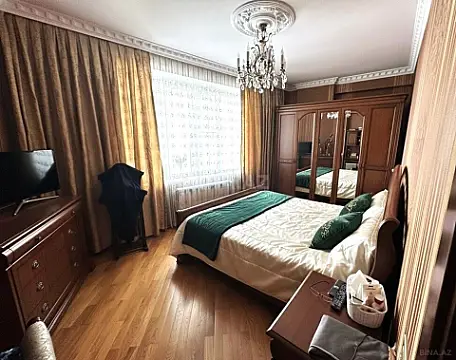 Satılır 3 otaqlı mənzil 130 m²