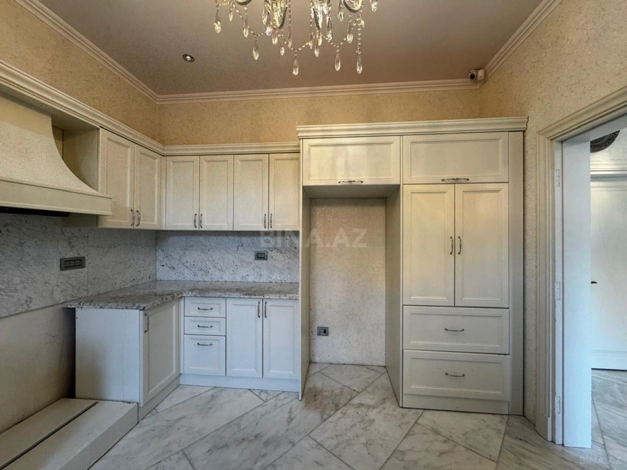 Satılır 6 otaqlı həyət evi 200 m²