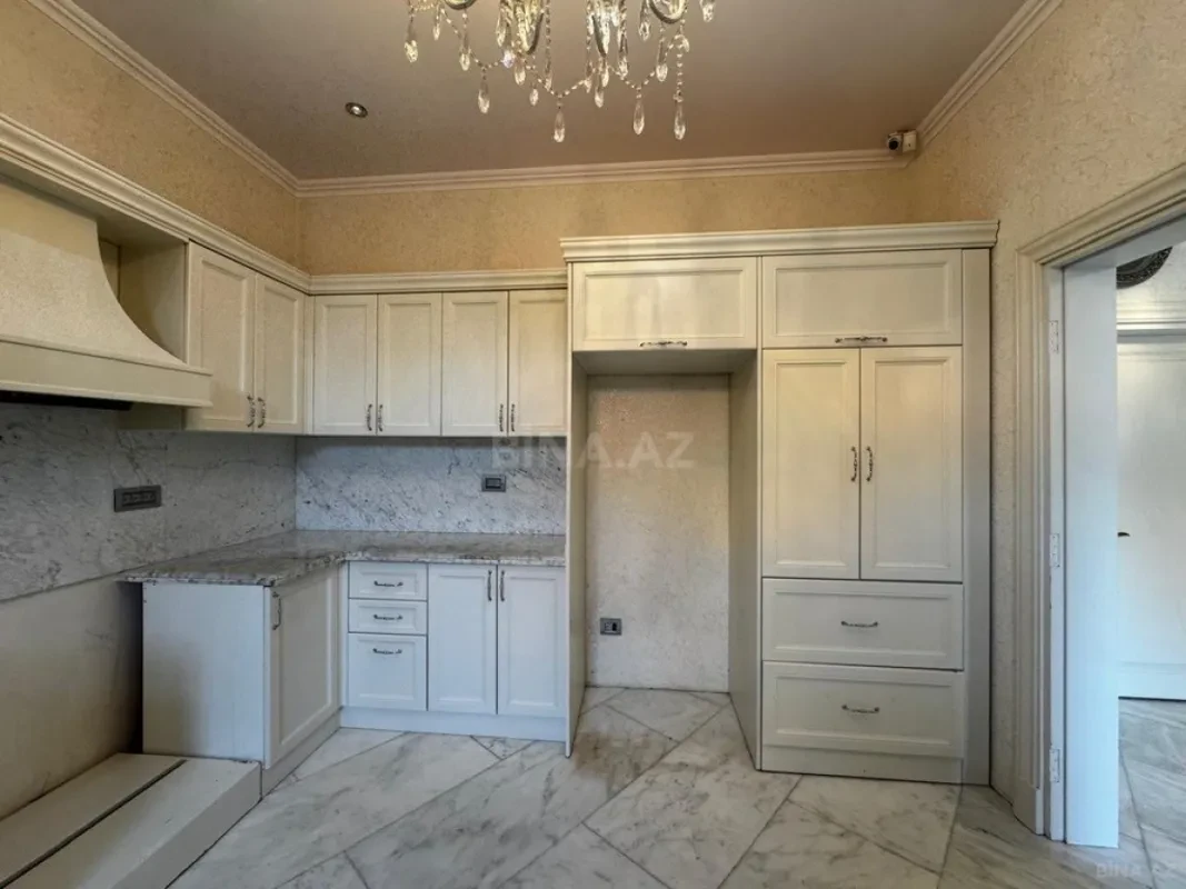 Satılır 6 otaqlı həyət evi 200 m²