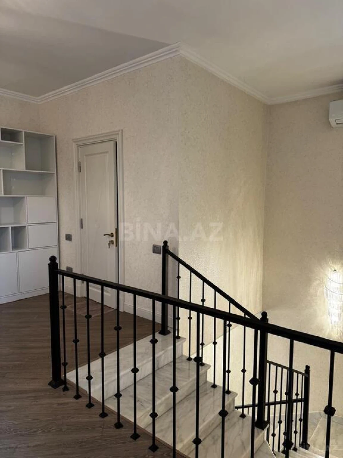 Satılır 6 otaqlı həyət evi 200 m²