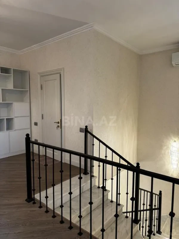 Satılır 6 otaqlı həyət evi 200 m²