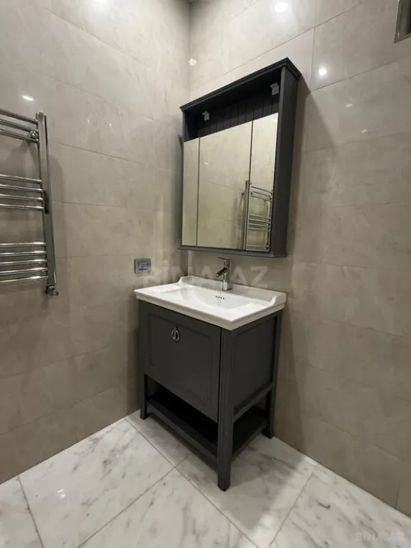 Satılır 6 otaqlı həyət evi 200 m²