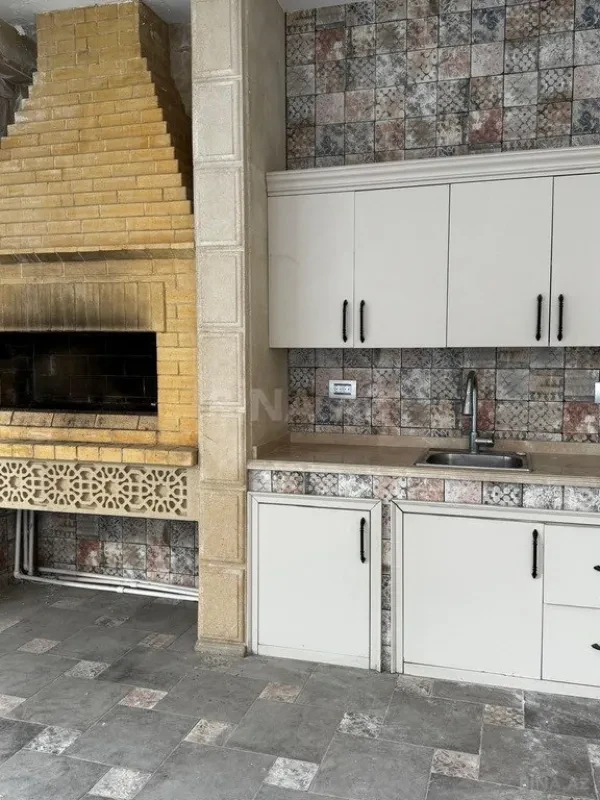 Satılır 6 otaqlı həyət evi 200 m²