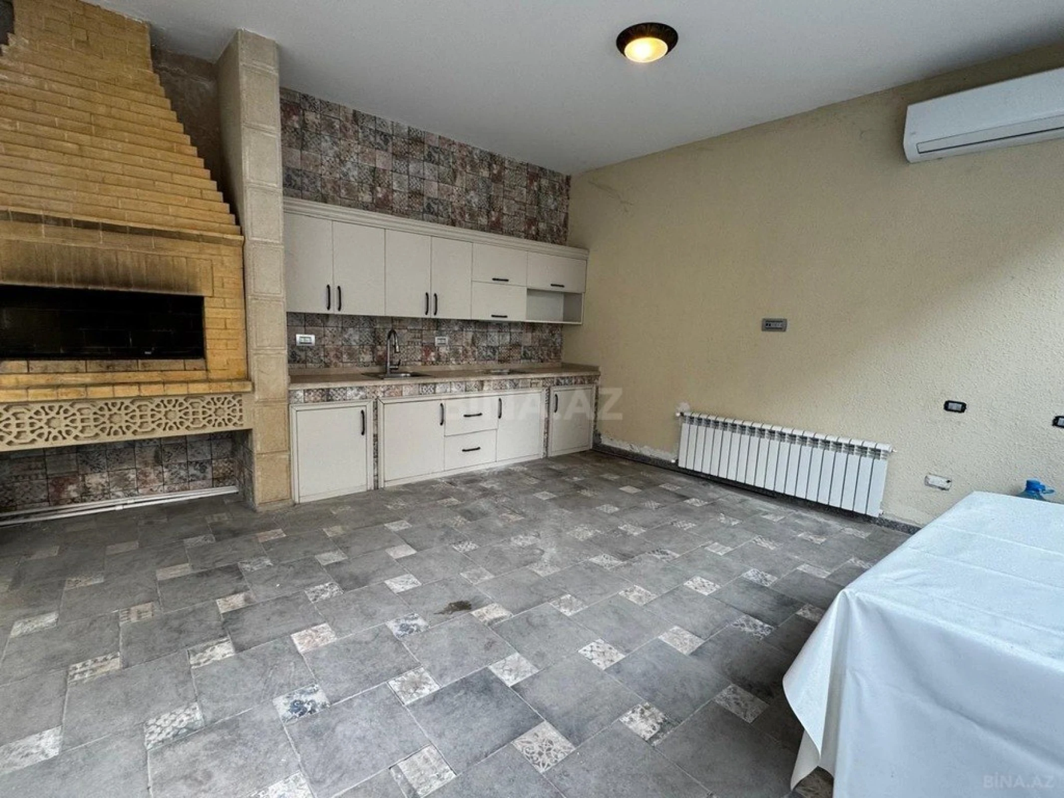 Satılır 6 otaqlı həyət evi 200 m²