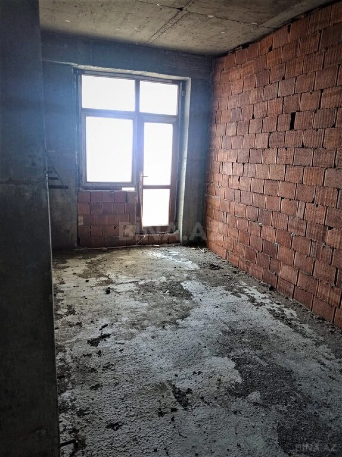 Satılır 2 otaqlı mənzil 77 m²