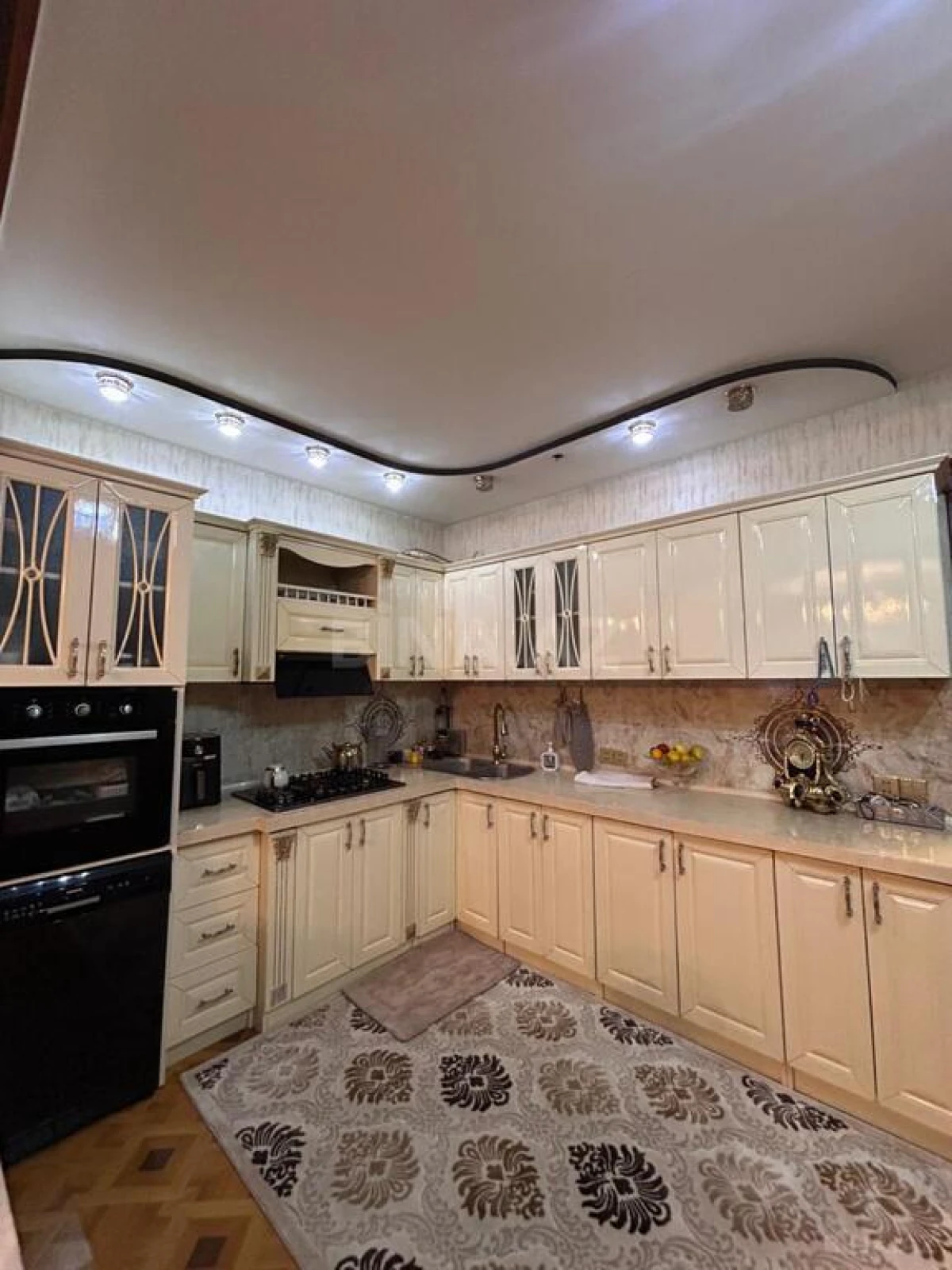 Satılır 6 otaqlı həyət evi 280 m²