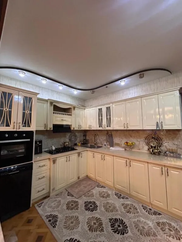 Satılır 6 otaqlı həyət evi 280 m²