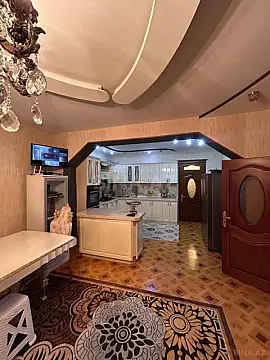 Satılır 6 otaqlı həyət evi 280 m²