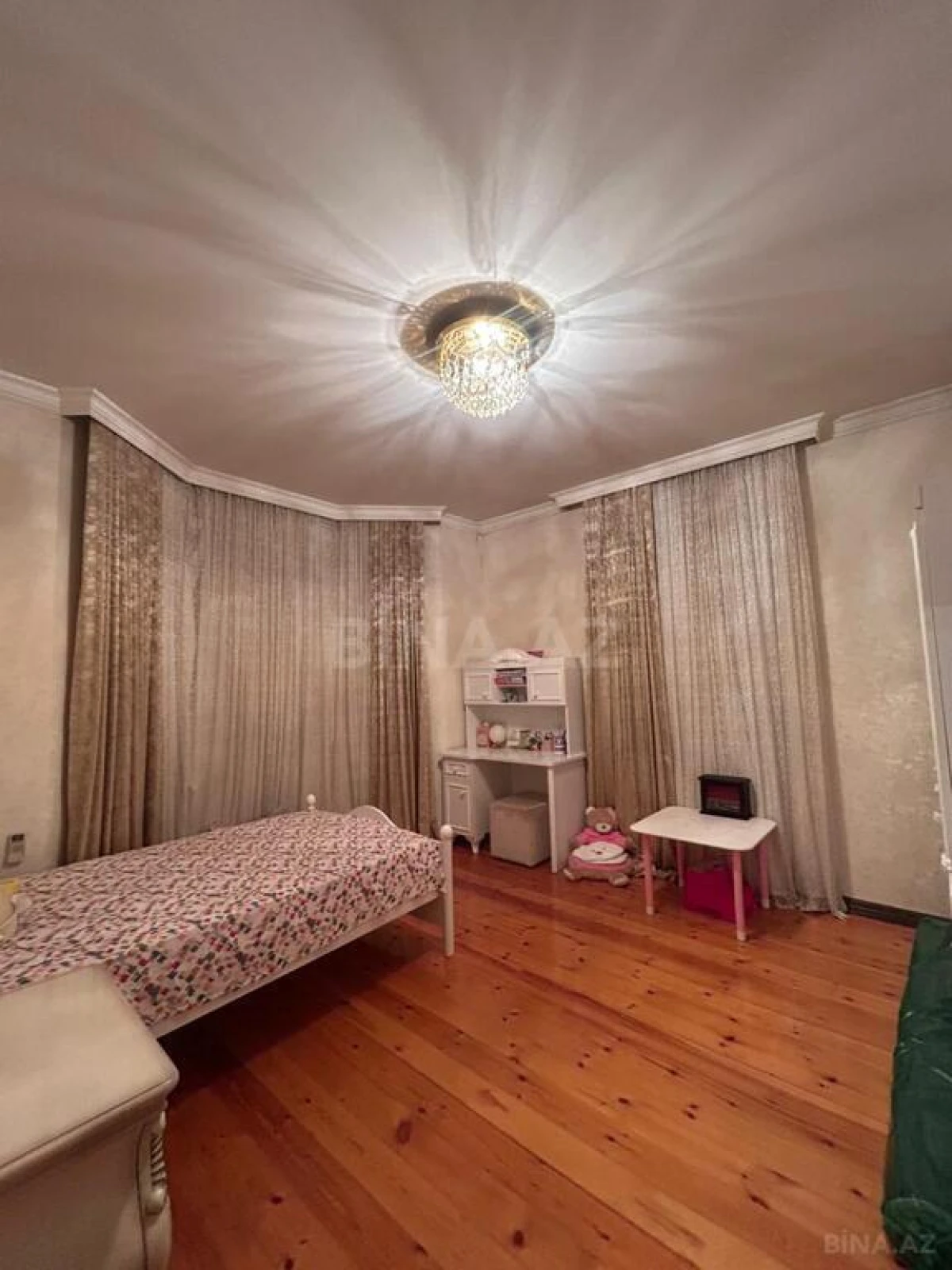 Satılır 6 otaqlı həyət evi 280 m²