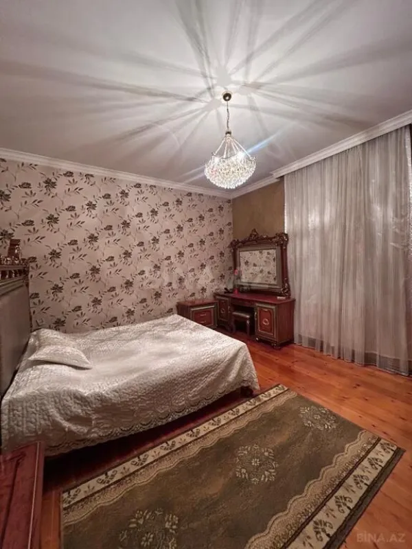 Satılır 6 otaqlı həyət evi 280 m²