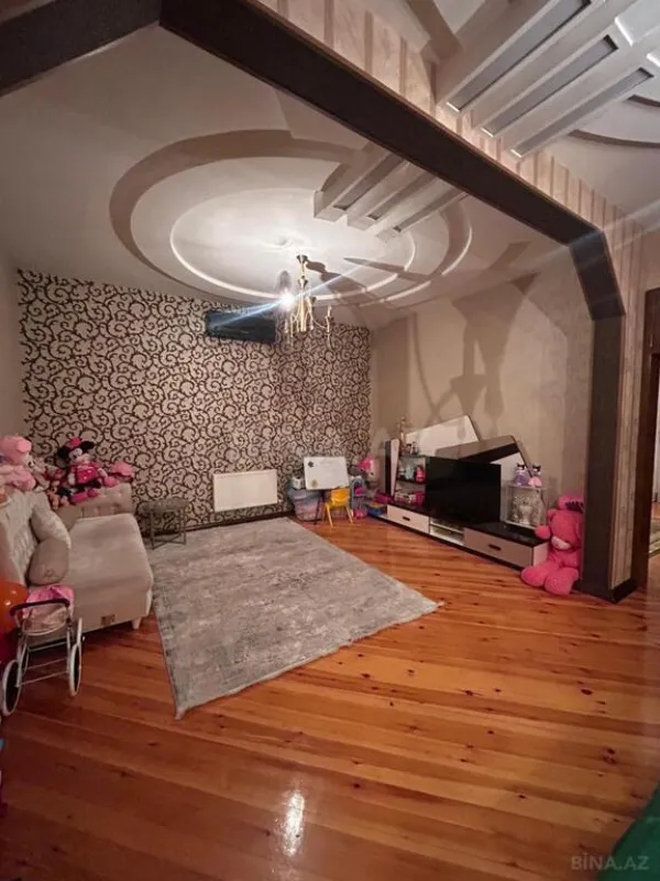 Satılır 6 otaqlı həyət evi 280 m²