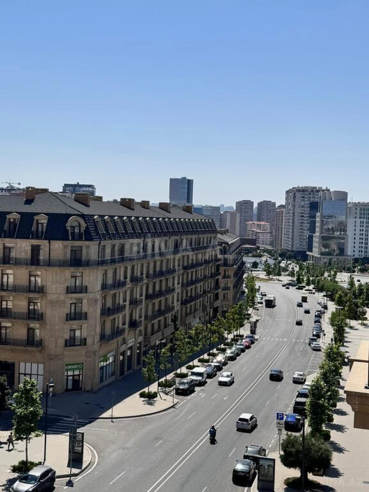 Satılır 5 otaqlı mənzil 212 m²