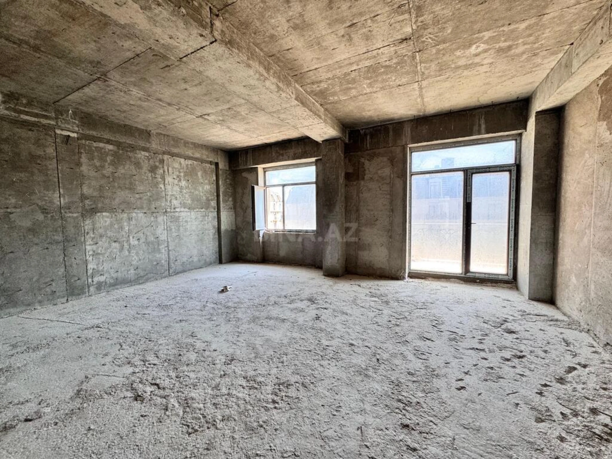 Satılır 5 otaqlı mənzil 212 m²