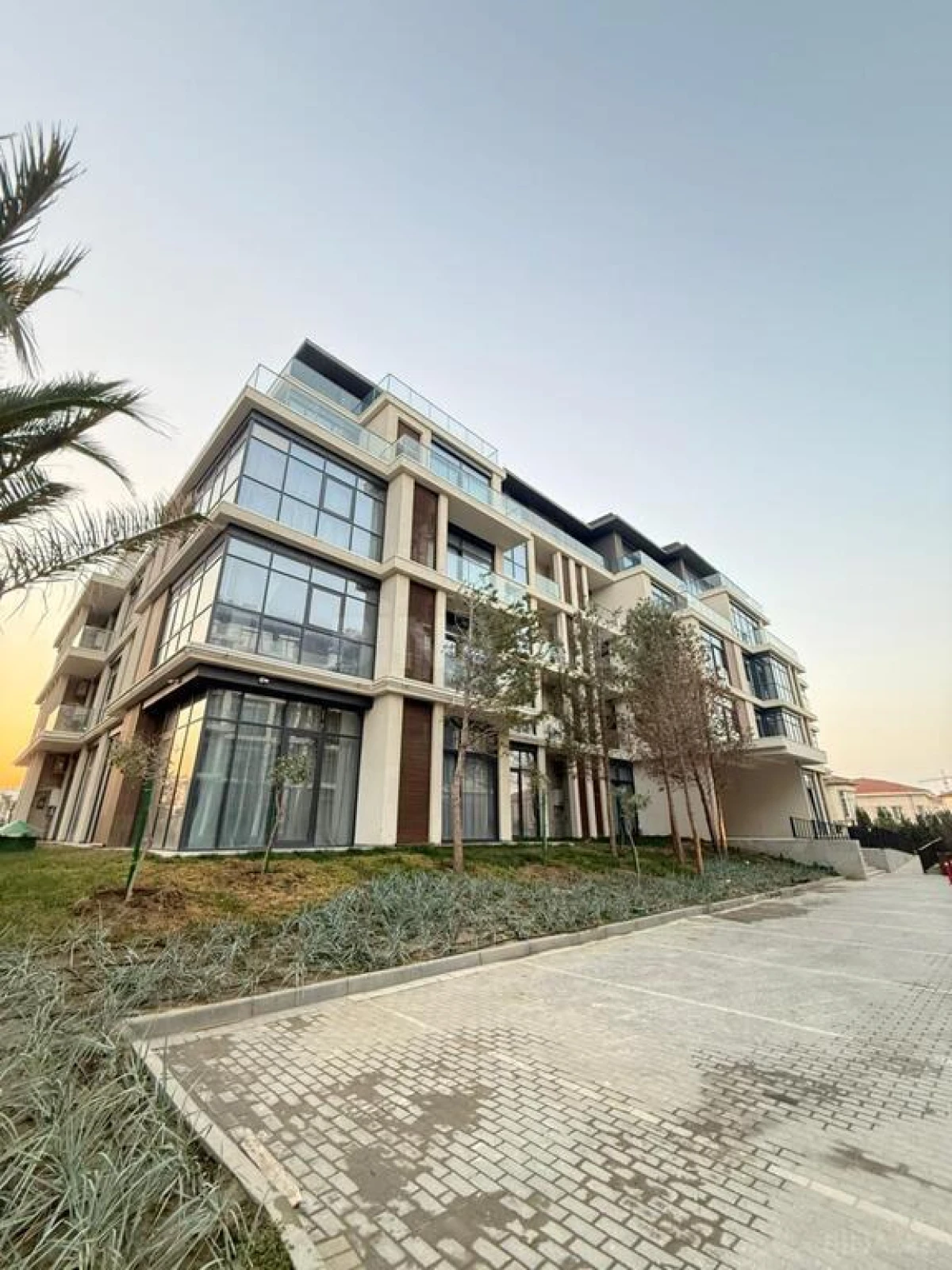 Satılır 2 otaqlı mənzil 75 m²