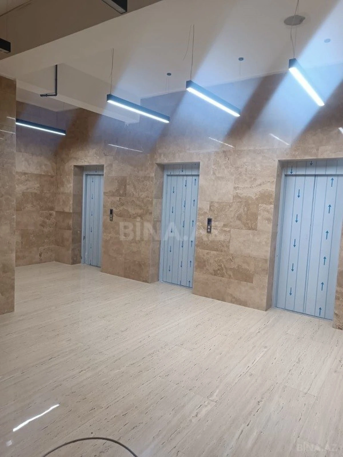Satılır 4 otaqlı mənzil 202 m²