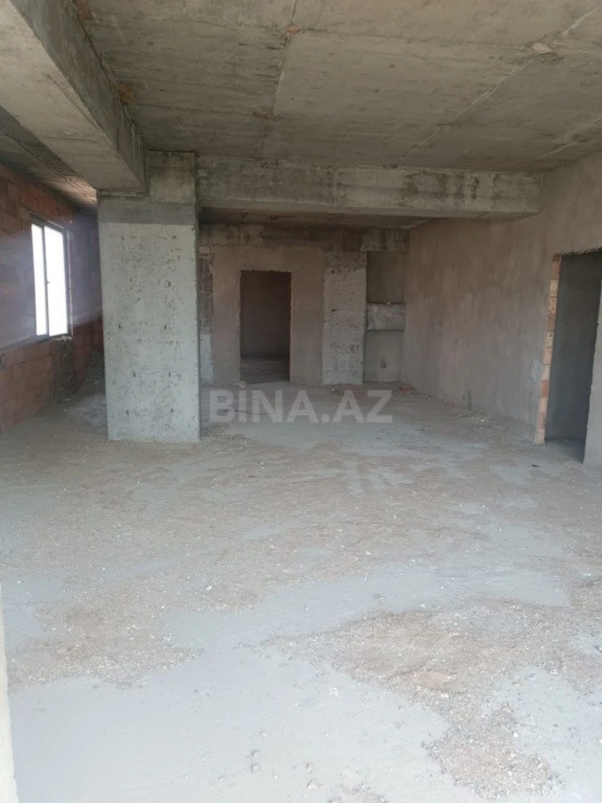 Satılır 4 otaqlı mənzil 202 m²