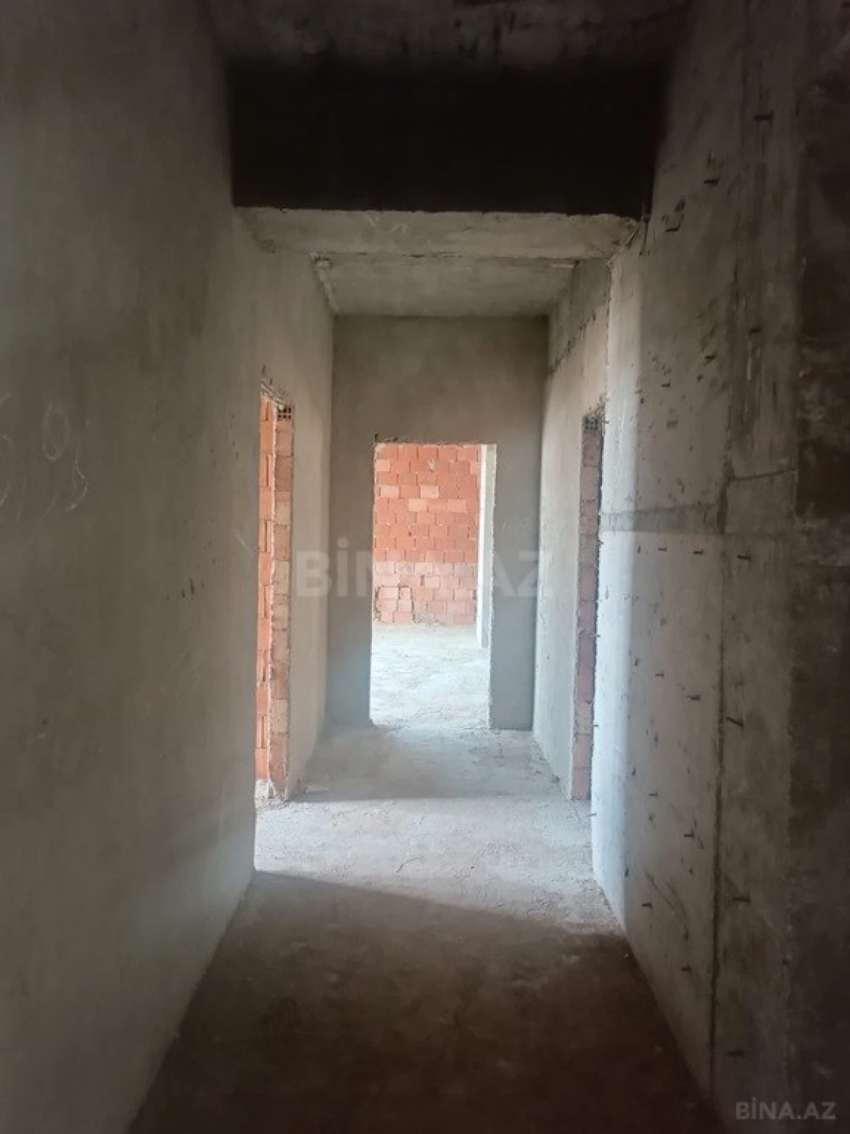 Satılır 4 otaqlı mənzil 202 m²