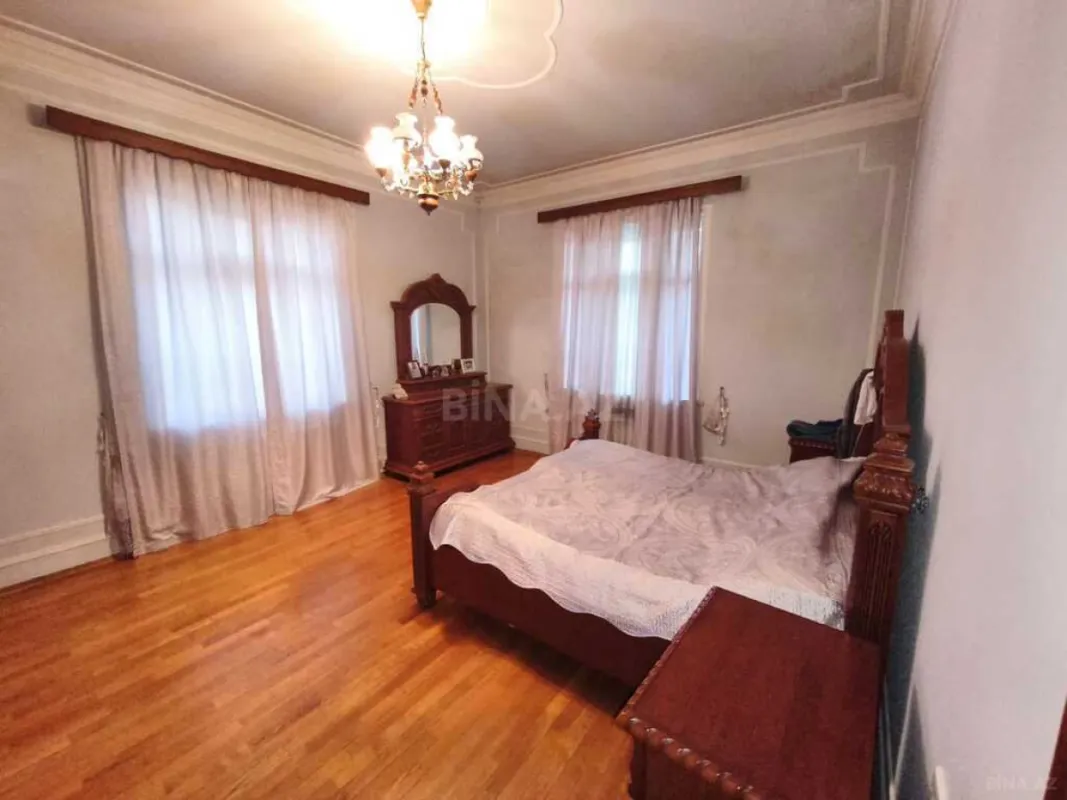 Satılır 7 otaqlı həyət evi 320 m²