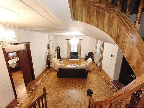 Satılır 7 otaqlı həyət evi 320 m²