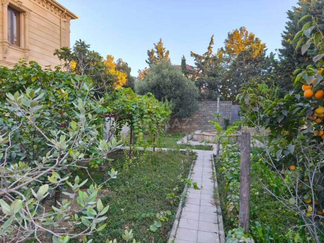 Satılır 7 otaqlı həyət evi 320 m²