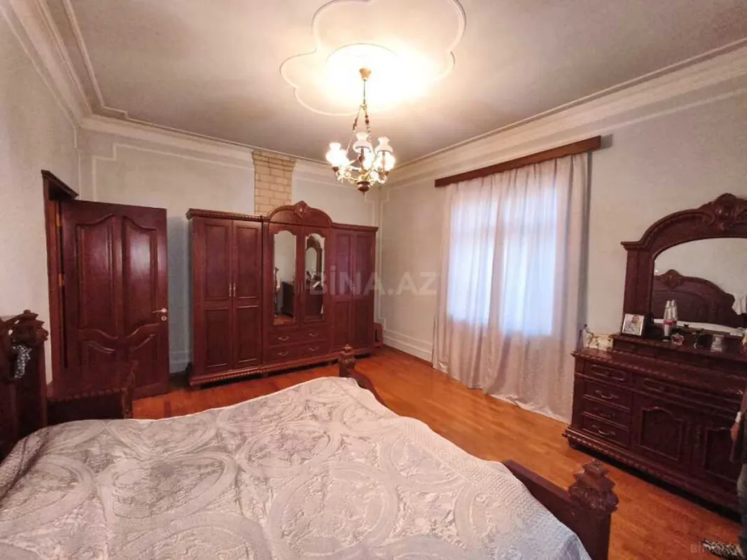 Satılır 7 otaqlı həyət evi 320 m²