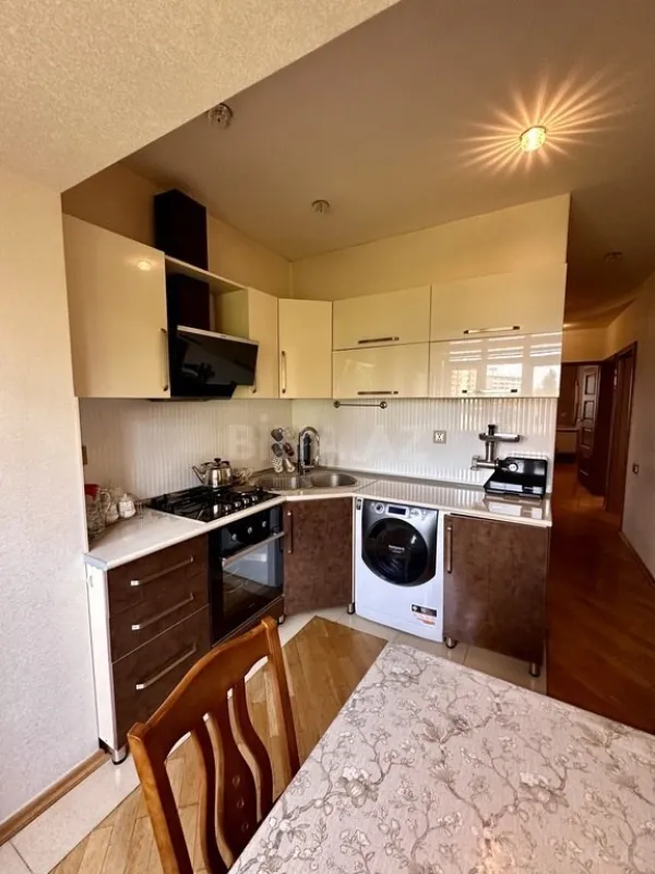 Satılır 4 otaqlı mənzil 110 m²